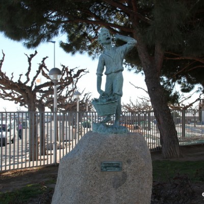 Cambrils statue by harbour Cambrils statue by harbour