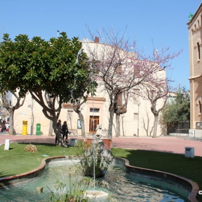 Vilanova i la Geltru fountain outside church